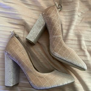 Shoe Dazzle blush pumps